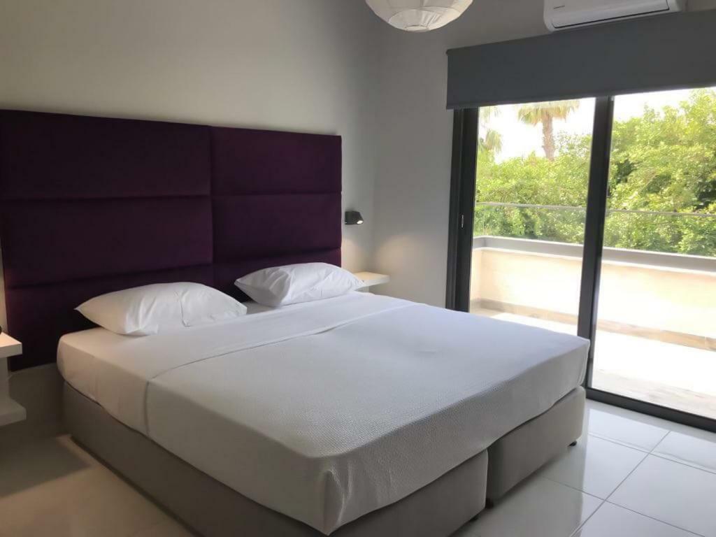 Mare Monte Seaview Boutique Apartment Пафос Екстериор снимка