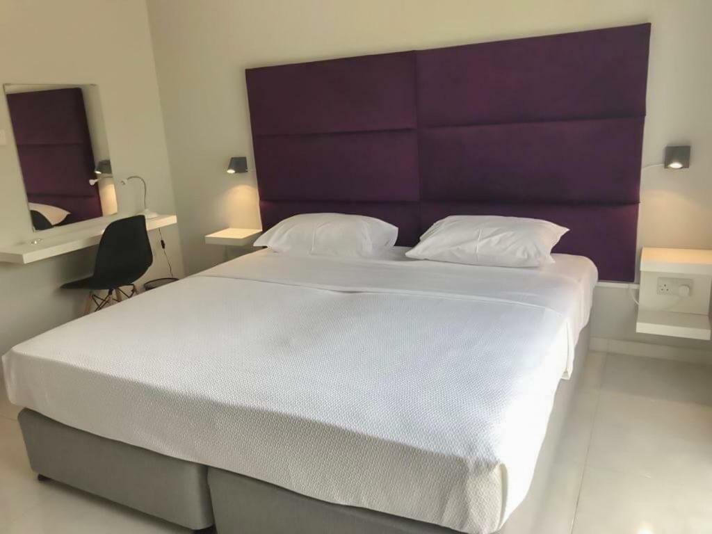 Mare Monte Seaview Boutique Apartment Пафос Екстериор снимка