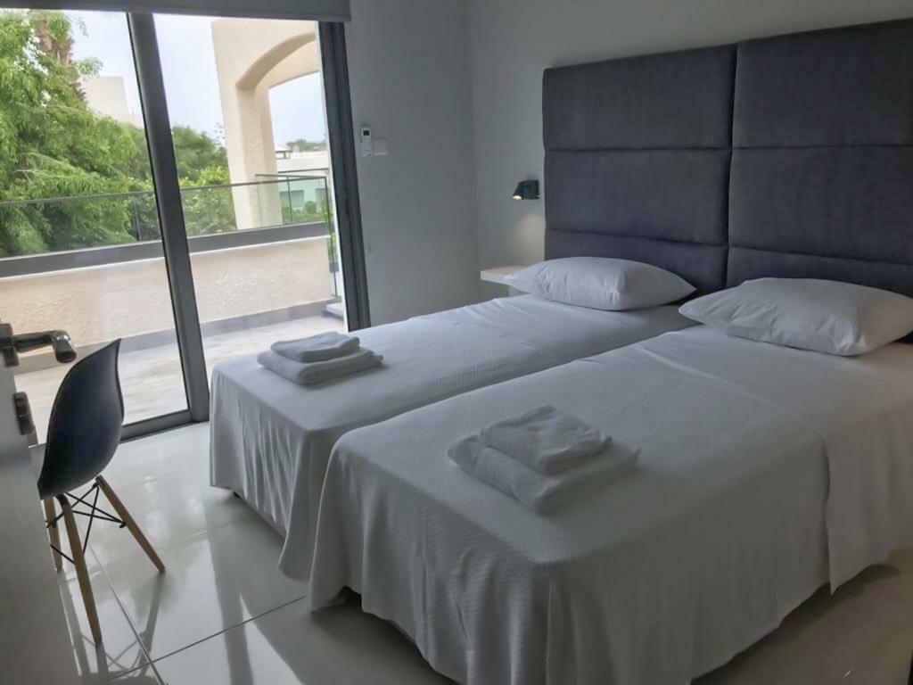 Mare Monte Seaview Boutique Apartment Пафос Екстериор снимка