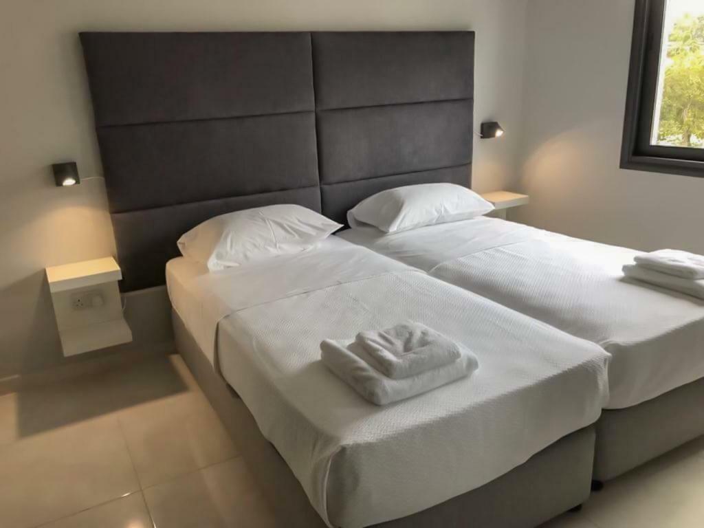 Mare Monte Seaview Boutique Apartment Пафос Екстериор снимка