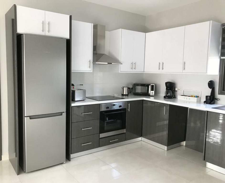 Mare Monte Seaview Boutique Apartment Пафос Екстериор снимка