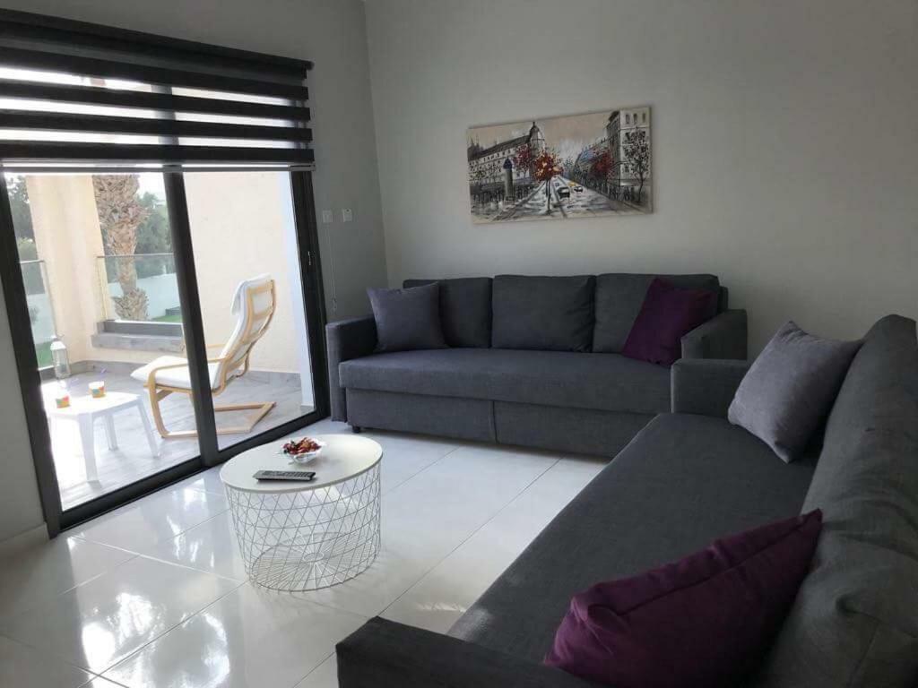 Mare Monte Seaview Boutique Apartment Пафос Екстериор снимка