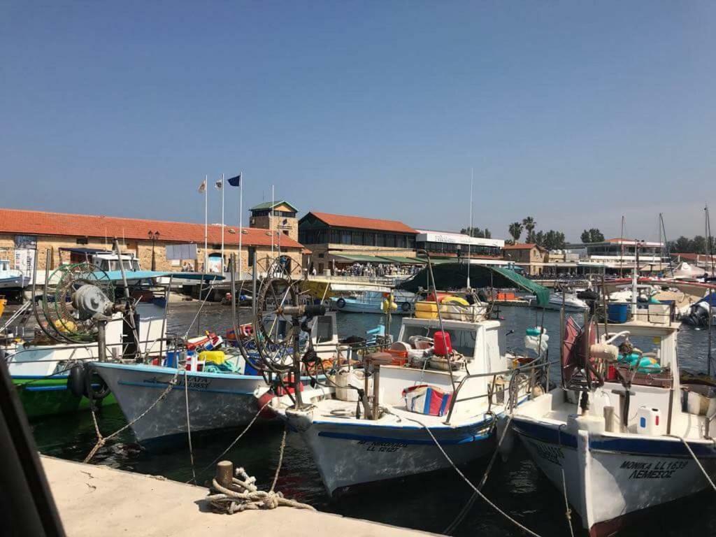 Mare Monte Seaview Boutique Apartment Пафос Екстериор снимка